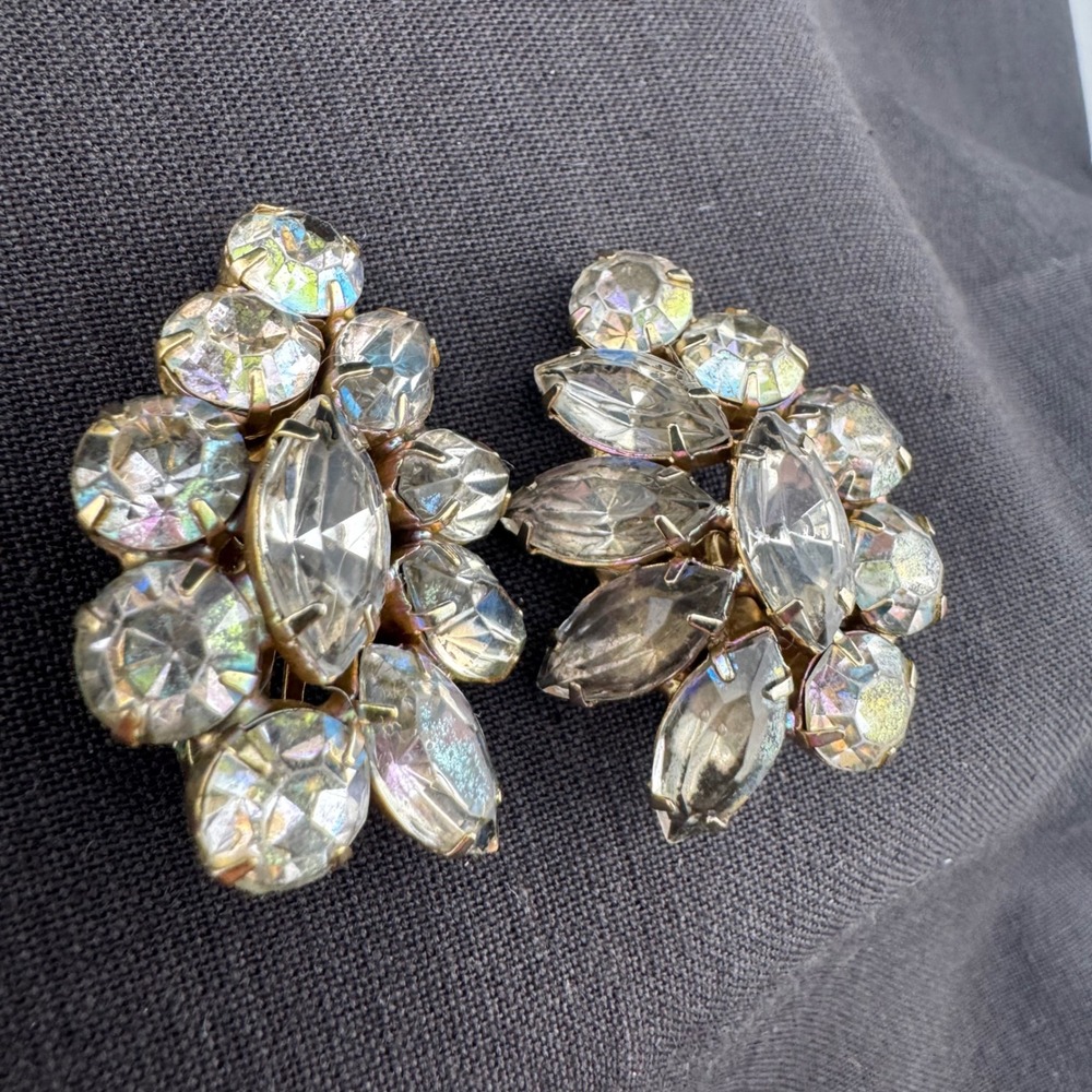 Vintage Aurora Borealis Rhinestone Clip On Cluster Gold Tone Mid Century READ